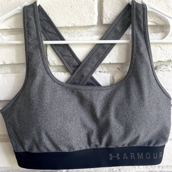 Bundle of 4 UNDER ARMOUR SPORTS BRAS FOR A LOW PRICE - Picture 4 of 11